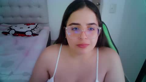 Snapshot of alicia_hotxx chatting on December 10, 2024, 8:16 pm alison online show from December 10, 2024, 8:16 pm