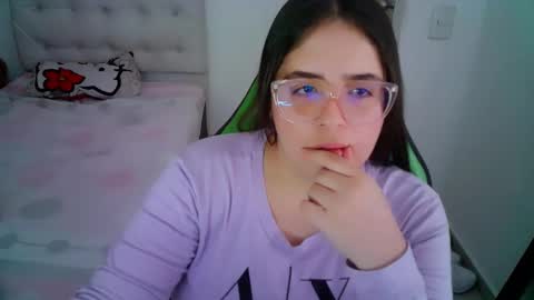 Snapshot of alicia_hotxx chatting on December 13, 2024, 6:38 pm alison online show from December 13, 2024, 6:38 pm