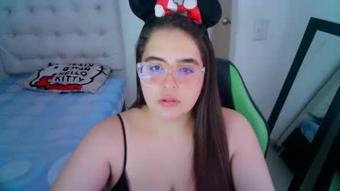 Snapshot of alicia_hotxx chatting on December 17, 2024, 7:15 pm alison online show from December 17, 2024, 7:15 pm