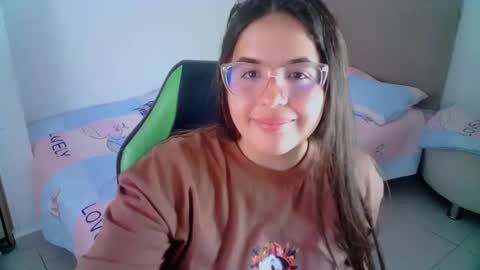 Snapshot of alicia_hotxx chatting on January 18, 2025, 12:02 am alison online show from January 18, 2025, 12:02 am