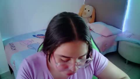 Snapshot of alicia_hotxx chatting on January 19, 2025, 8:41 pm alison online show from January 19, 2025, 8:41 pm