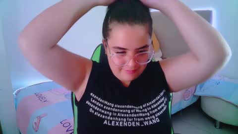 Snapshot of alicia_hotxx chatting on January 25, 2025, 6:13 pm alison online show from January 25, 2025, 6:13 pm