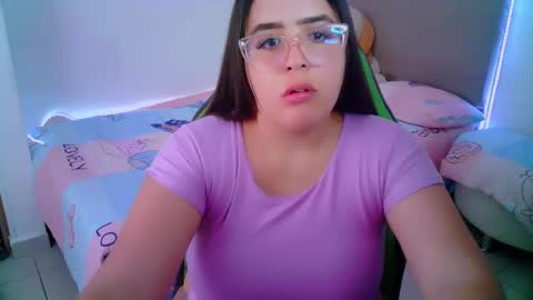 Snapshot of alicia_hotxx chatting on January 28, 2025, 7:00 pm alison online show from January 28, 2025, 7:00 pm