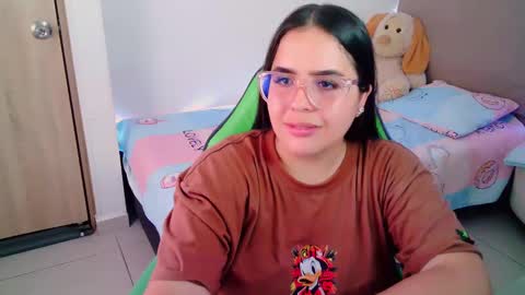 Snapshot of alicia_hotxx chatting on February 4, 2025, 11:06 pm alison online show from February 4, 2025, 11:06 pm