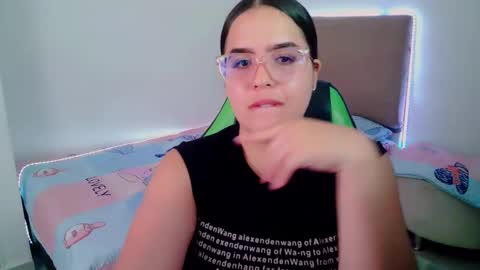 Snapshot of alicia_hotxx chatting on February 7, 2025, 12:09 am alison online show from February 7, 2025, 12:09 am