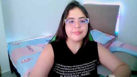 Snapshot of alicia_hotxx chatting on February 19, 2025, 7:27 pm alison online show from February 19, 2025, 7:27 pm