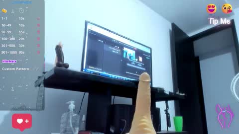 Snapshot of alicia_whittee chatting on October 2, 2025, 10:22 am alicia_whittee online show from October 2, 2025, 10:22 am