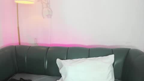 Snapshot of aliciawhite_nt chatting on February 11, 2026, 1:05 pm Alicia online show from February 11, 2026, 1:05 pm