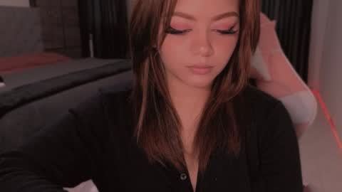 aliciawonderland__ online show from February 4, 2025, 5:34 pm