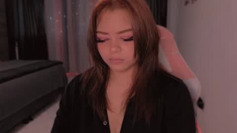 aliciawonderland__ online show from February 4, 2025, 8:38 pm