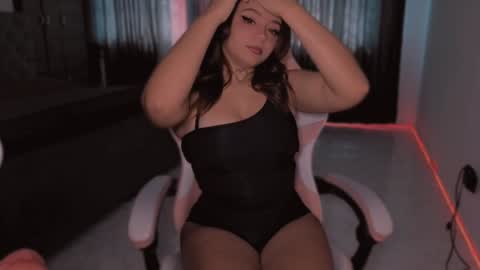 aliciawonderland__ online show from February 6, 2025, 2:58 pm