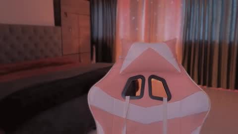 aliciawonderland__ online show from February 10, 2025, 2:05 pm