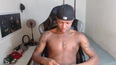 Snapshot of alid_17 chatting on December 22, 2024, 8:14 pm Alid 17 online show from December 22, 2024, 8:14 pm