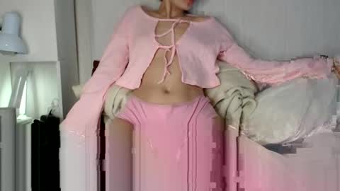 Snapshot of alien_art_lover chatting on May 23, 2026, 6:23 pm Mia online show from May 23, 2026, 6:23 pm