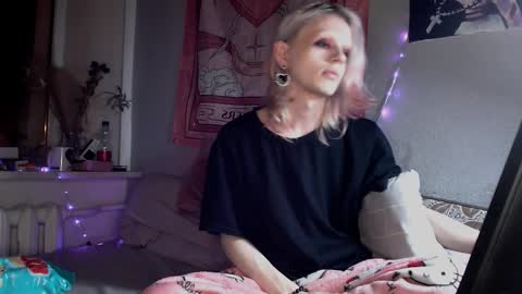 Snapshot of alien_bella chatting on March 14, 2026, 8:58 pm Alien Bella online show from March 14, 2026, 8:58 pm