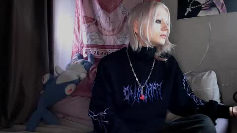 Snapshot of alien_bella chatting on March 23, 2026, 2:32 pm Alien Bella online show from March 23, 2026, 2:32 pm