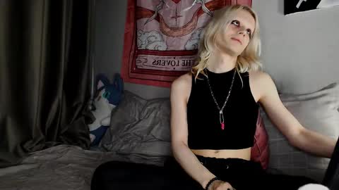 Snapshot of alien_bella chatting on May 13, 2026, 11:00 pm Alien Bella online show from May 13, 2026, 11:00 pm