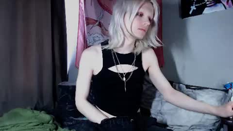 Alien Bella online show from July 22, 2026, 1:47 pm