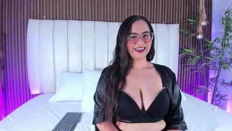 Snapshot of alihamilton_ chatting on October 3, 2025, 10:51 pm Aliha online show from October 3, 2025, 10:51 pm