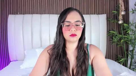 Snapshot of alihamilton_ chatting on October 16, 2025, 10:44 pm Aliha online show from October 16, 2025, 10:44 pm