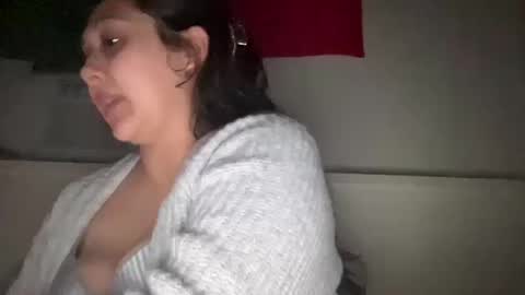 alihandra_ale online show from October 14, 2025, 4:02 am