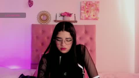aliice_walker_ online show from December 5, 2024, 3:39 pm