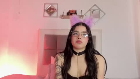 aliice_walker_ online show from January 8, 2025, 3:28 pm