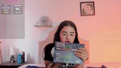 aliice_walker_ online show from January 27, 2025, 2:57 pm