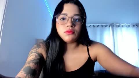 aliice_walker_ online show from October 23, 2025, 2:05 pm