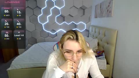 aliicemeow online show from May 7, 2026, 9:03 am