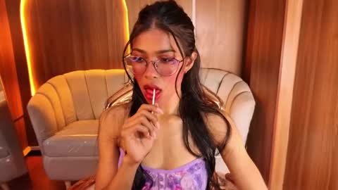 alina_b_ online show from May 6, 2026, 8:03 pm