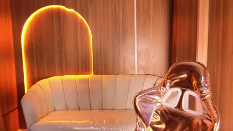 alina_b_ online show from May 7, 2026, 8:25 pm