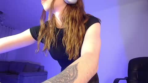 Snapshot of alina_lee01 chatting on May 20, 2026, 2:07 am NYX online show from May 20, 2026, 2:07 am