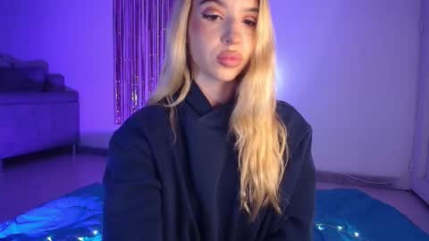 Alina  online show from October 7, 2025, 2:42 am