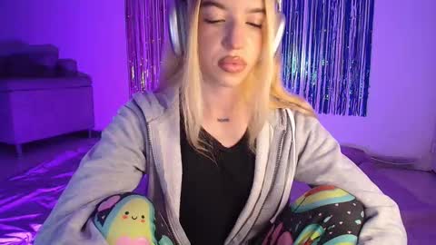 Alina  online show from October 25, 2025, 3:03 am