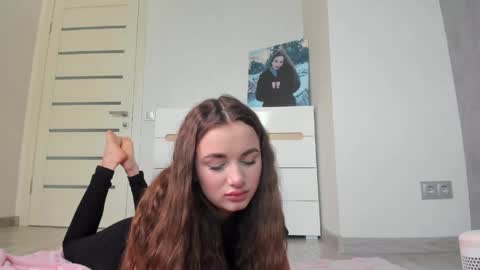 Snapshot of alinaluxxx chatting on May 15, 2026, 10:22 am Alina online show from May 15, 2026, 10:22 am