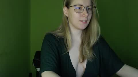 Snapshot of alinasei chatting on June 23, 2026, 6:11 am alinasei online show from June 23, 2026, 6:11 am