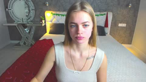 alisa_glamur online show from December 29, 2024, 12:34 pm
