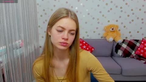 alisa_glamur online show from January 8, 2025, 12:47 pm