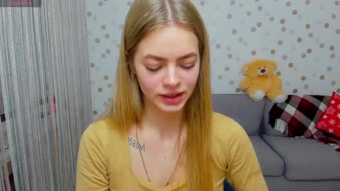 alisa_glamur online show from January 8, 2025, 4:00 pm