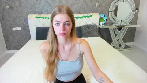 alisa_glamur online show from January 13, 2025, 3:04 pm