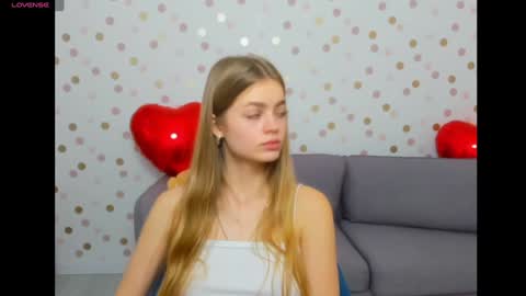 alisa_glamur online show from January 23, 2025, 2:17 pm