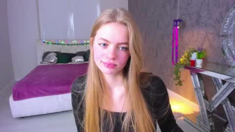 alisa_glamur online show from February 22, 2025, 2:41 pm