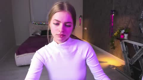 alisa_glamur online show from February 25, 2025, 5:04 pm