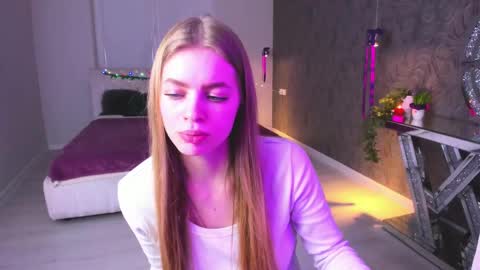 alisa_glamur online show from February 26, 2025, 5:17 pm