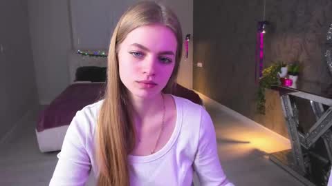 alisa_glamur online show from March 1, 2025, 5:05 pm
