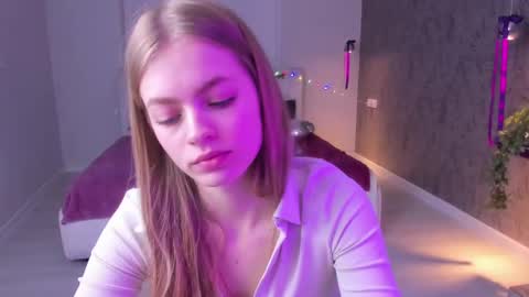 alisa_glamur online show from March 8, 2025, 4:28 pm