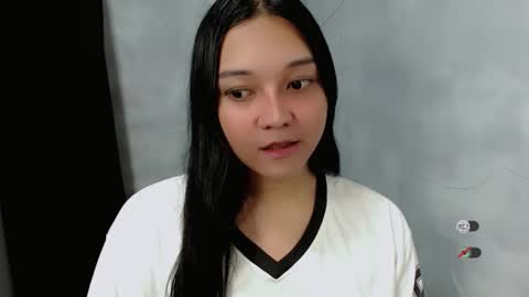 Shanti xhey online show from October 15, 2025, 4:51 pm