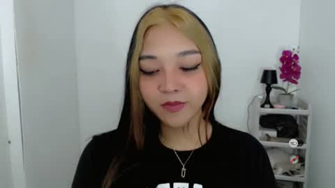 Snapshot of alisa_kiss_ chatting on April 25, 2026, 6:05 pm Shanti xhey online show from April 25, 2026, 6:05 pm