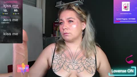 Snapshot of alisa_u chatting on March 8, 2025, 8:00 am alisa_u online show from March 8, 2025, 8:00 am